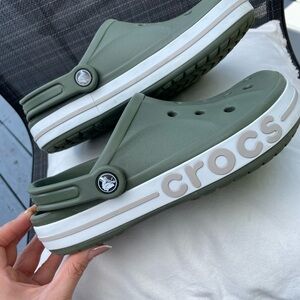 Men's CROCS Olive Green🫒🩴 
Unisex Sandals (M6/W8)